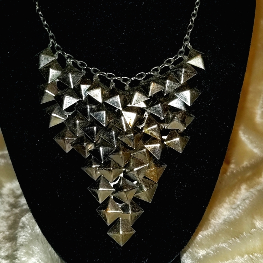❤️ Silver Pyramid Necklace
